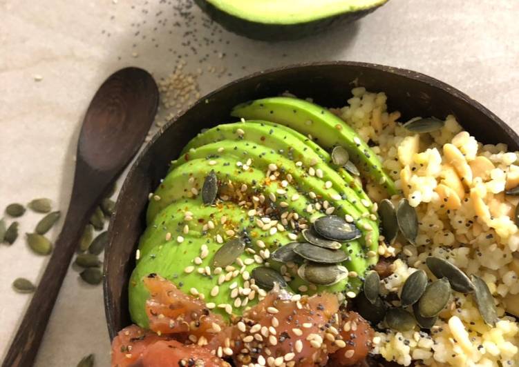 Voici la recette Buddha bowl saumon avocat à la maison