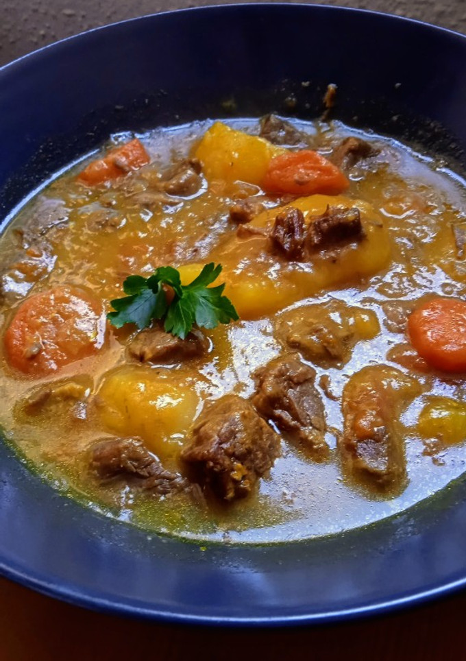Una foto de Estofado de ternera con patatas en instantpot