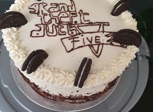 O poză a rețetei Tort cu cremă de oreo și cremă de cacao.