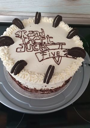 O poză a rețetei Tort cu cremă de oreo și cremă de cacao.