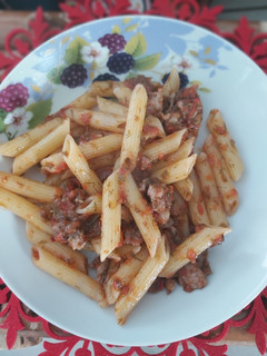 Foto di Pennette salsiccia, pomodoro e finocchietto selvatico