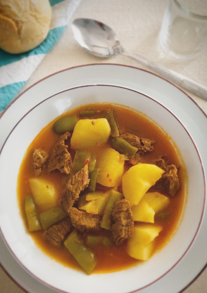 Una foto de Estofado de ternera con patatas y judías verdes