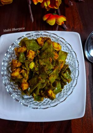 सेम फली आलू की स्वादिष्ट सब्जी रेसिपी मुख्य फोटो