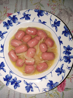 Una foto de Mini salchichas de pollo en salsa