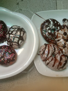 A picture of Doughnuts glaze.