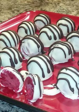 A picture of Red Velvet Truffle Balls.