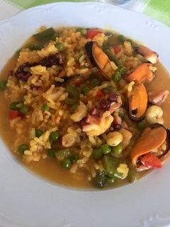 Una foto de Arroz caldoso de pulpo y mejillones