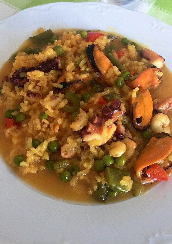 Una foto de Arroz caldoso de pulpo y mejillones