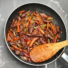 A picture of Beef stir-fry.