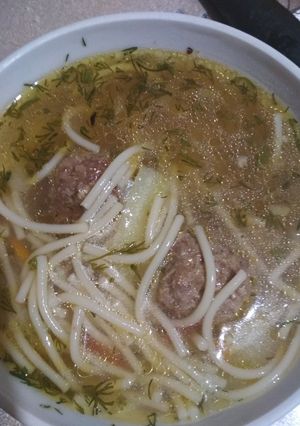 Фото Крымско-татарская кухня. Суп с фрикадельками и вермишелью.