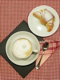 Foto di Cornetti sfogliati semplici