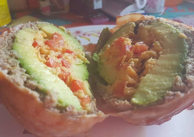 Gebackene Avocado mit Bacon