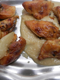 Una foto de Pollo asado con peras