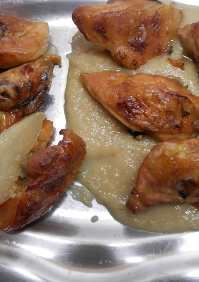 Una foto de Pollo asado con peras