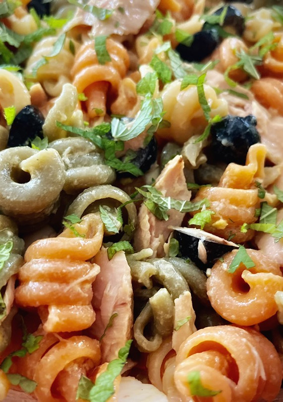 Una foto de Ensalada de pasta con un toque cítrico