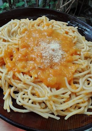 Una foto de Fideos con salsa de calabaza cremosa 😍