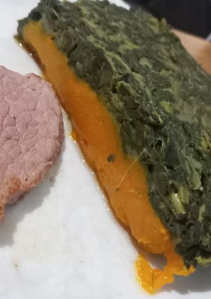 Una foto de Pastel bicolor de acelga y zapallo