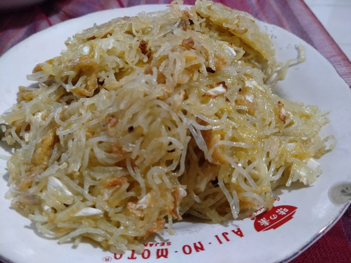 Bagaimana Menyiapkan Omelet Bihun, Enak