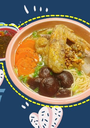 Hình của món Mì gà hầm nấm đông cô.