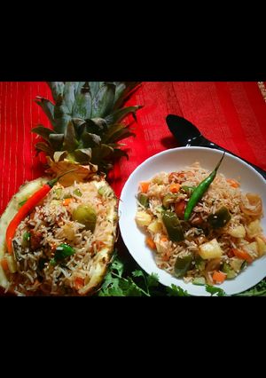 A picture of Pineapple fried rice.