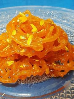 इन्स्टंट जिलेबी (instant jalebi recipe in marathi) रेसिपी चे मुख्य फोटो