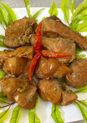 Hình của món Cá mè kho lá chè xanh.