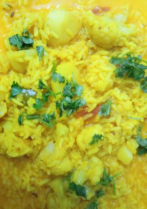 खिचड़ी (khichadi recipe in hindi) रेसिपी मुख्य फोटो