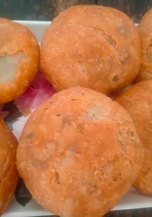 खस्ता कचौड़ी (Khasta kachori recipe in hindi) रेसिपी मुख्य फोटो