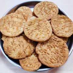 A picture of Mathri.