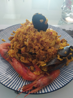 Una foto de Paella marinera