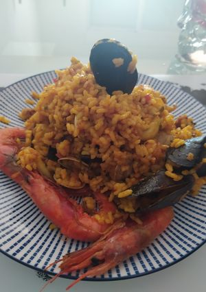 Una foto de Paella marinera