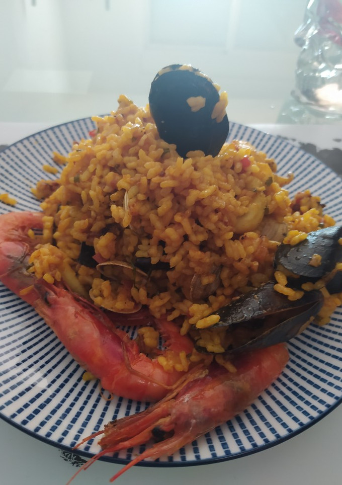 Una foto de Paella marinera