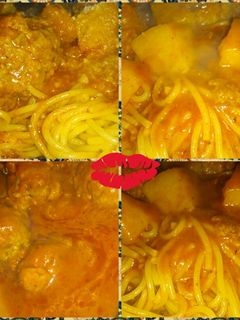 Una foto de Fideos con salsa estofado de albóndigas