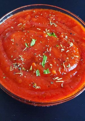 લસણ અને ડુંગળી વગર પીઝા સોસ (Without Garlic Onion Pizza Sauce Recipe In Gujarati) રેસીપી મુખ્ય ફોટો
