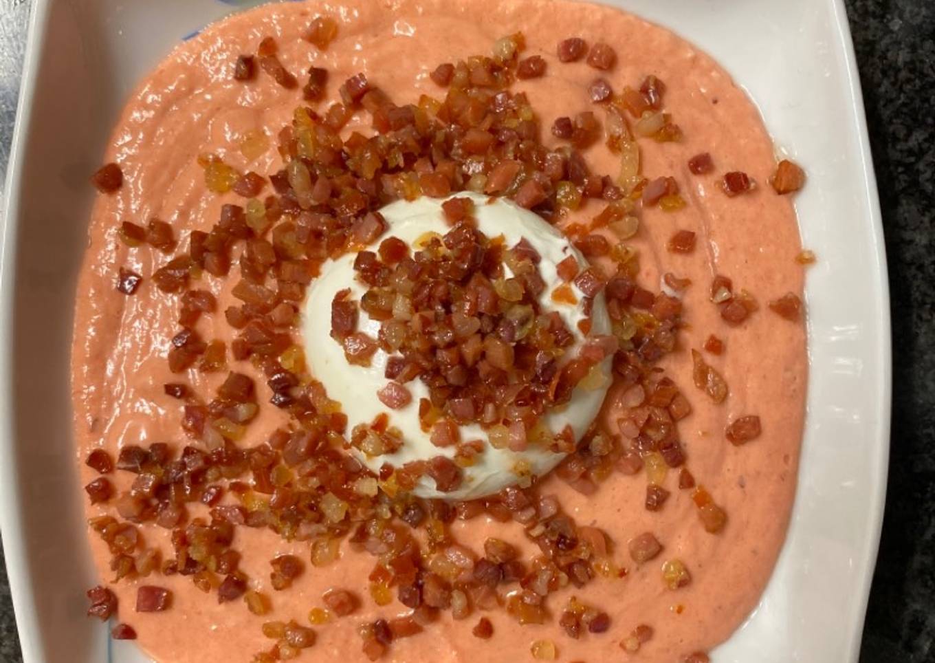 Salmorejo de fresas y burrata