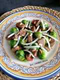 Ensalada de coles de Bruselas y atún marinado