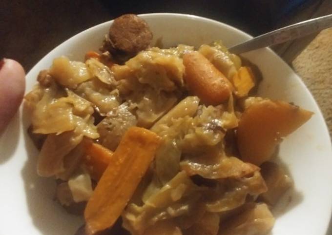 Slow cooker sausage,potatoes and carrots