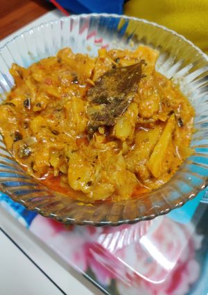 A picture of Merinated gravy kathal.