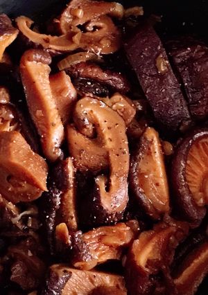 Hình của món 🌱 Nấm Đông Cô Kho Tương Hột (Vegan).