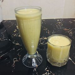 A picture of Banana smoothie.