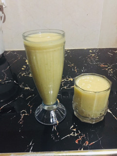 A picture of Banana smoothie.