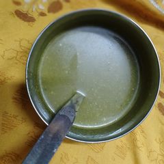 A picture of Green chutney.