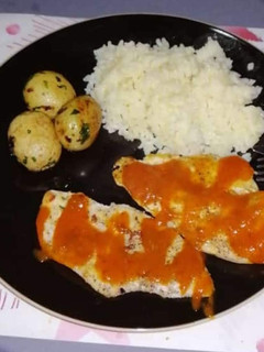 Una foto de Pechuga de Pollo en Gravy de Durazno
