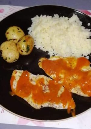 Una foto de Pechuga de Pollo en Gravy de Durazno