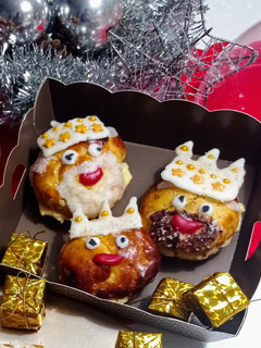 Una foto de Reyes Magos con masa de roscón y rellenos de crema pastelera 👑