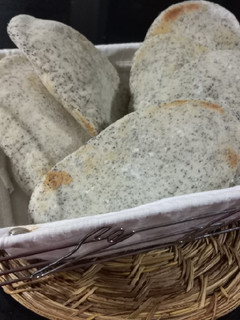 Una foto de Pan pita con Amapolas
