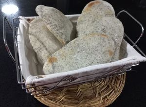 Una foto de Pan pita con Amapolas