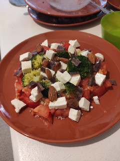 Una foto de Cuscús con verduras, queso fresco y anchoas