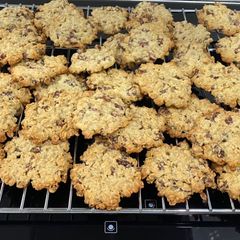 A picture of Banana baked with honey & Oatmeal Cookies.
