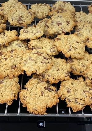 A picture of Banana baked with honey & Oatmeal Cookies.